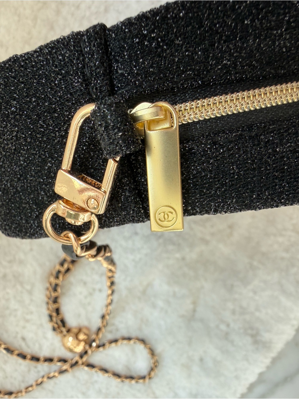 Chanel Beauté Black Sparkly Crossbody Bag/Makeup Pouch with Adjustable Chain - Picture 3 of 6
